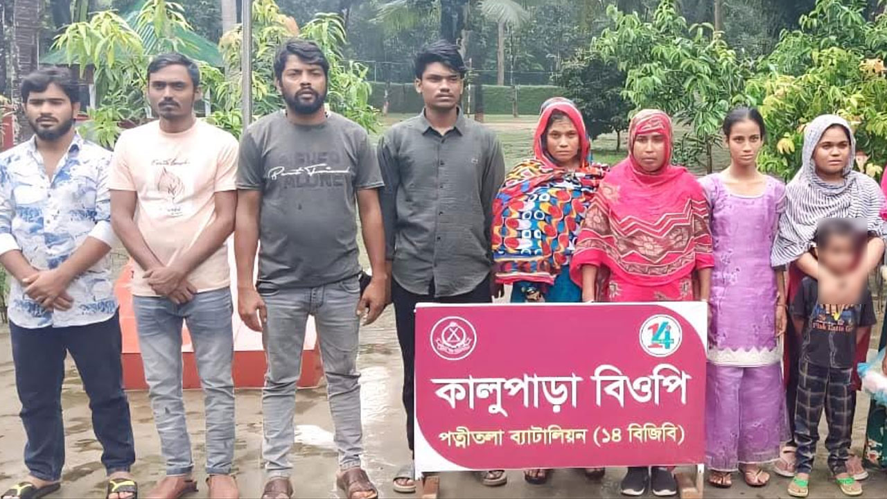 নওগাঁ সীমান্ত দিয়ে ১৮ জনকে বিএসএফের পুশ ইন